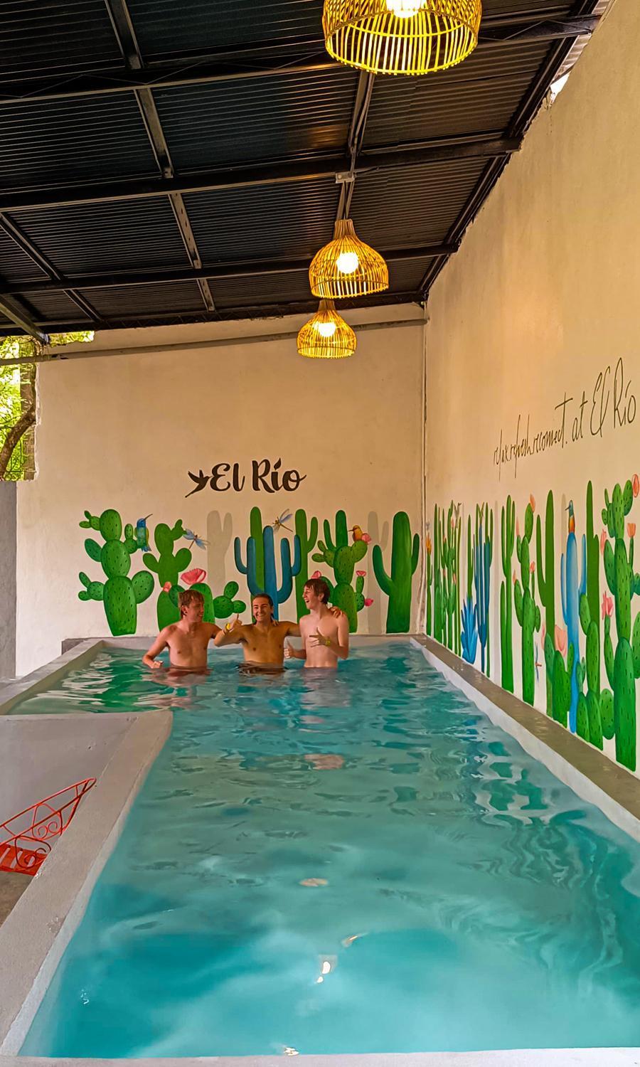 Hostal El Rio Leon Bagian luar foto