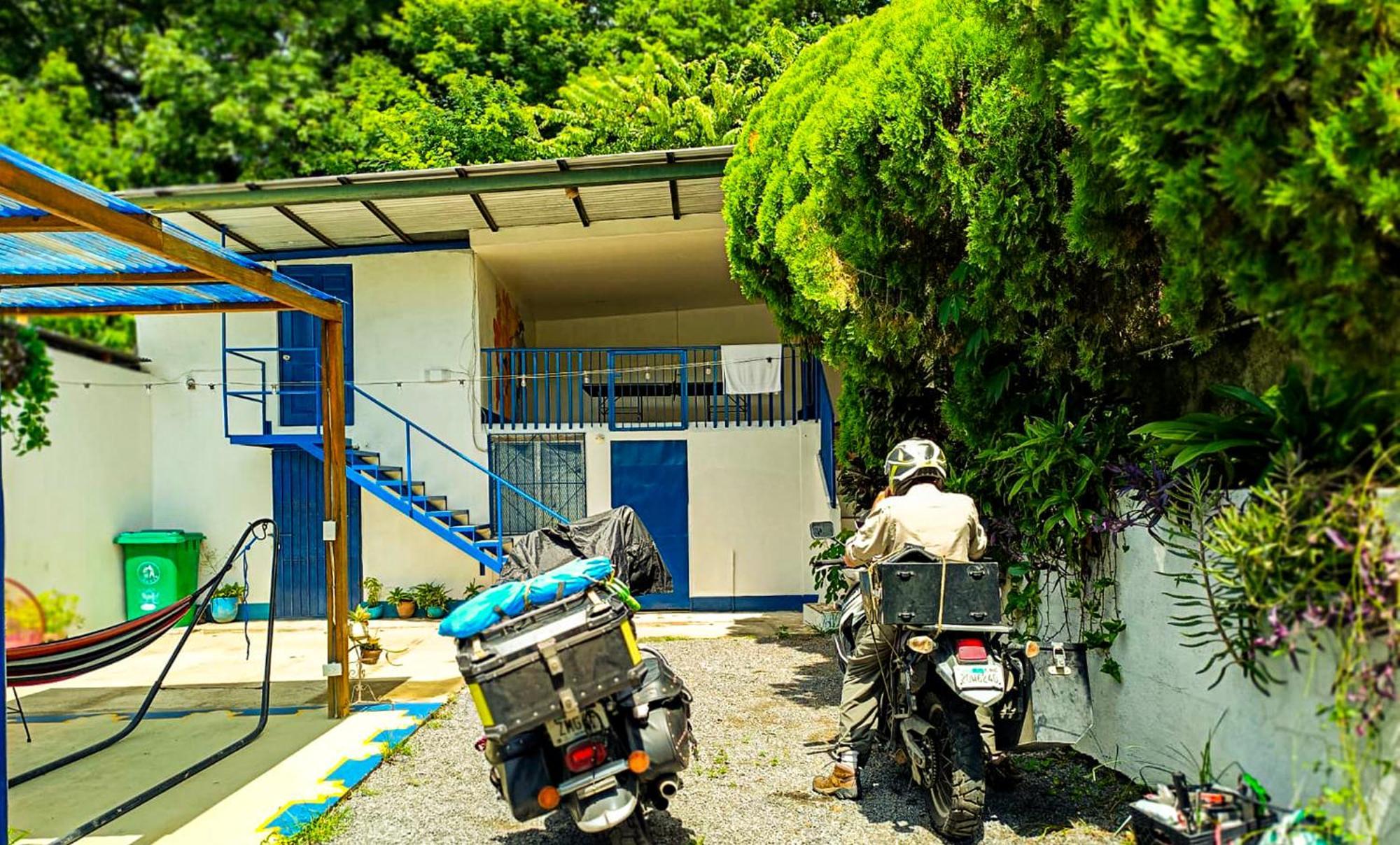Hostal El Rio Leon Bagian luar foto