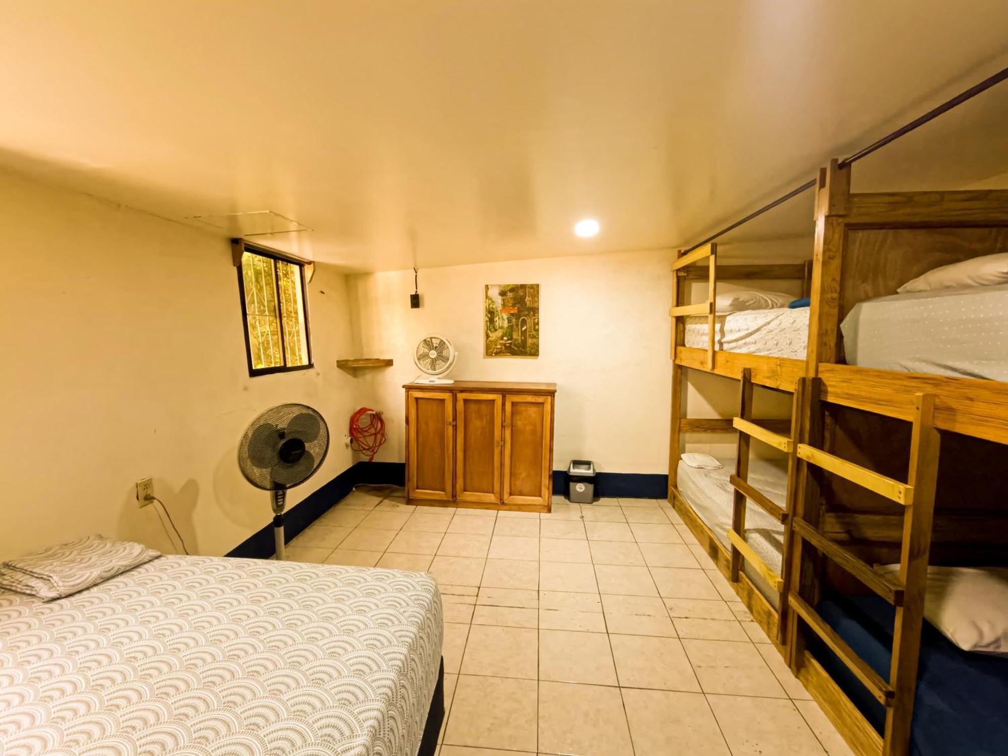 Hostal El Rio Leon Bagian luar foto