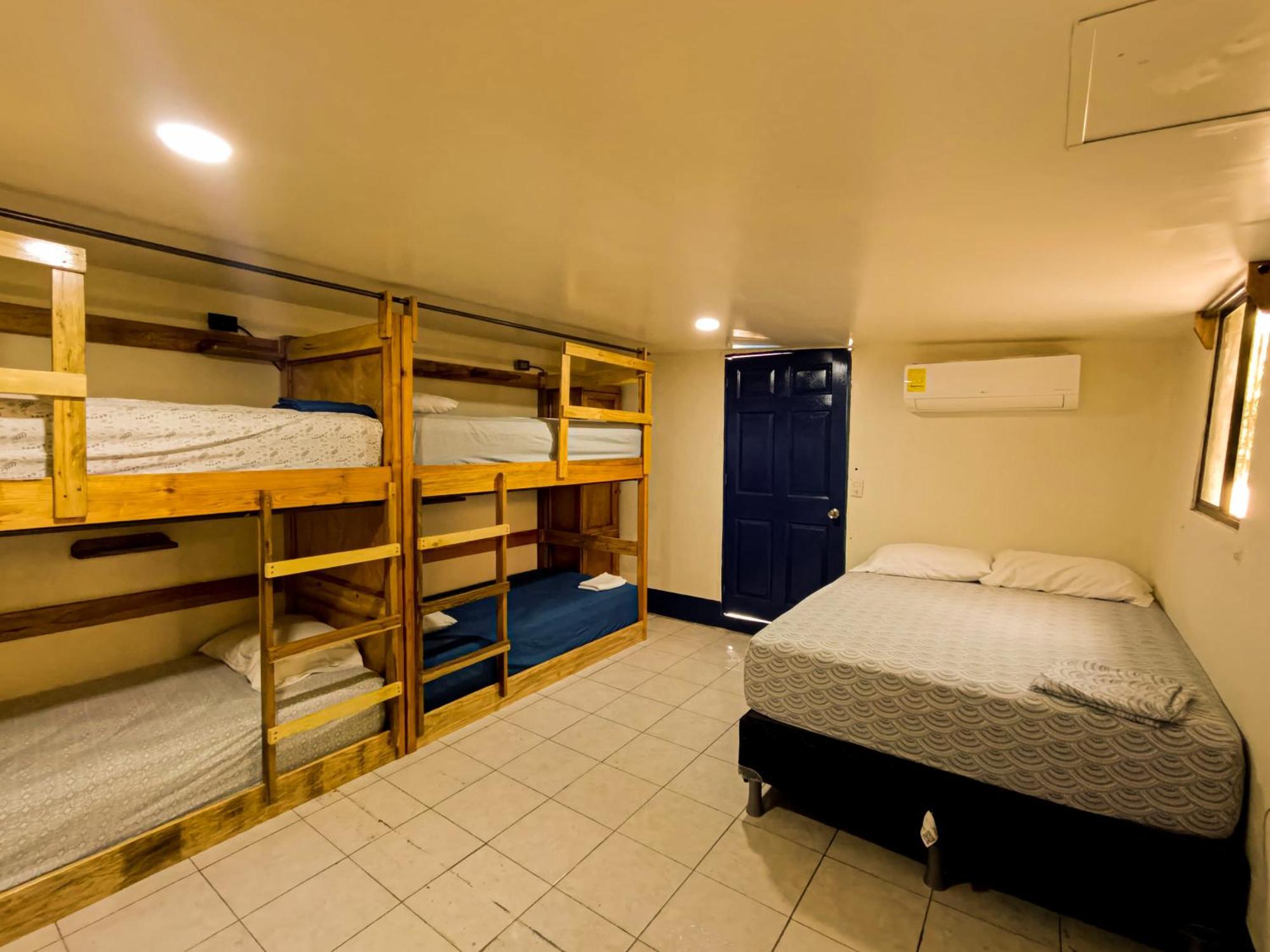Hostal El Rio Leon Bagian luar foto