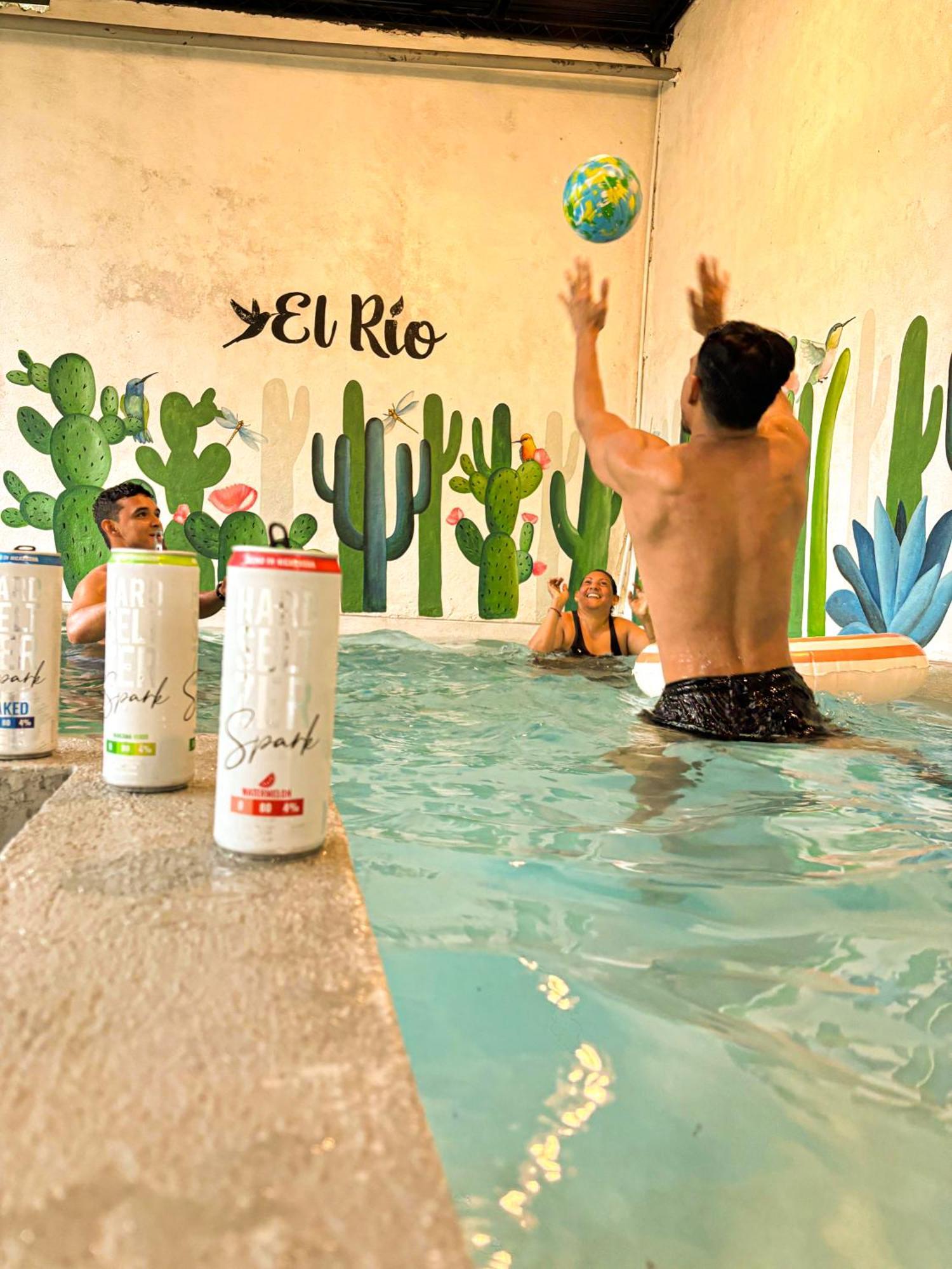 Hostal El Rio Leon Bagian luar foto